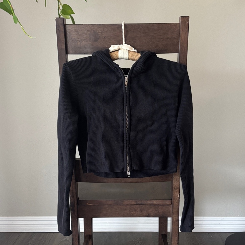 Brandy Melville Ribbed Cropped Hoodie